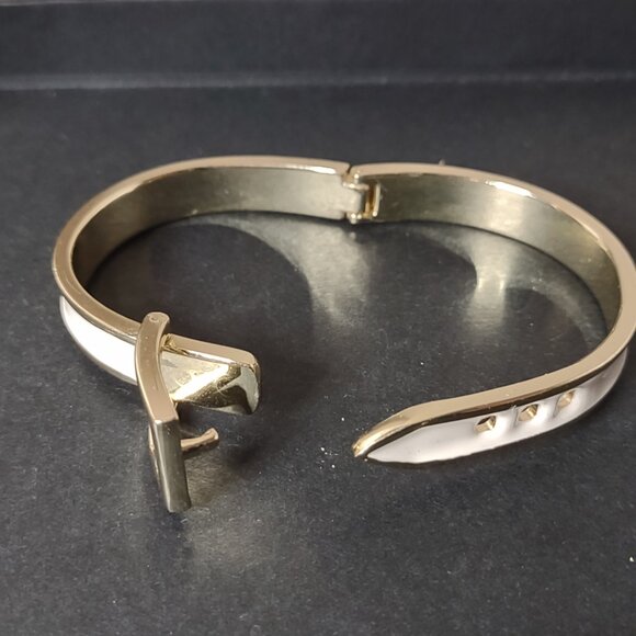 7 Inch White And Gold Tone Belt Buckle Bracelet - Picture 7 of 8